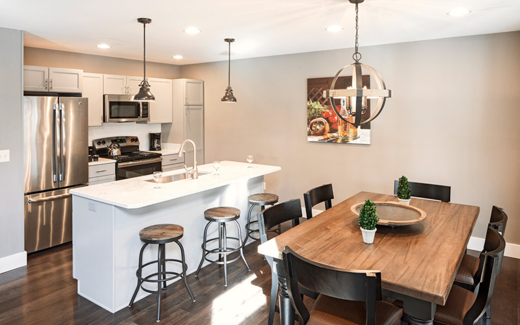 Tallwoods dining table and kitchen with breakfast bar.