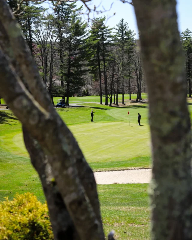 Fresh greens, warmer days, and perfect rounds… all of that awaits you at Woodloch Springs! 🌷⛳️ #woodloch #golf #resort #spring #poconos #poconomtns