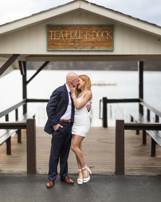 We are still thinking about this beautiful engagement with Lira and Frank that was beautifully captured by @samanthaderrickphotography this past week! Congratulations to the couple, we wish them nothing but a lifetime of happiness! 💍🥂 #woodloch #engagement #weddingphotography #resort #poconos #poconomtns