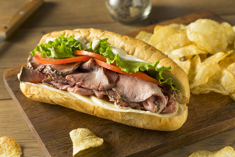 Roast beef sandwich and potato chips